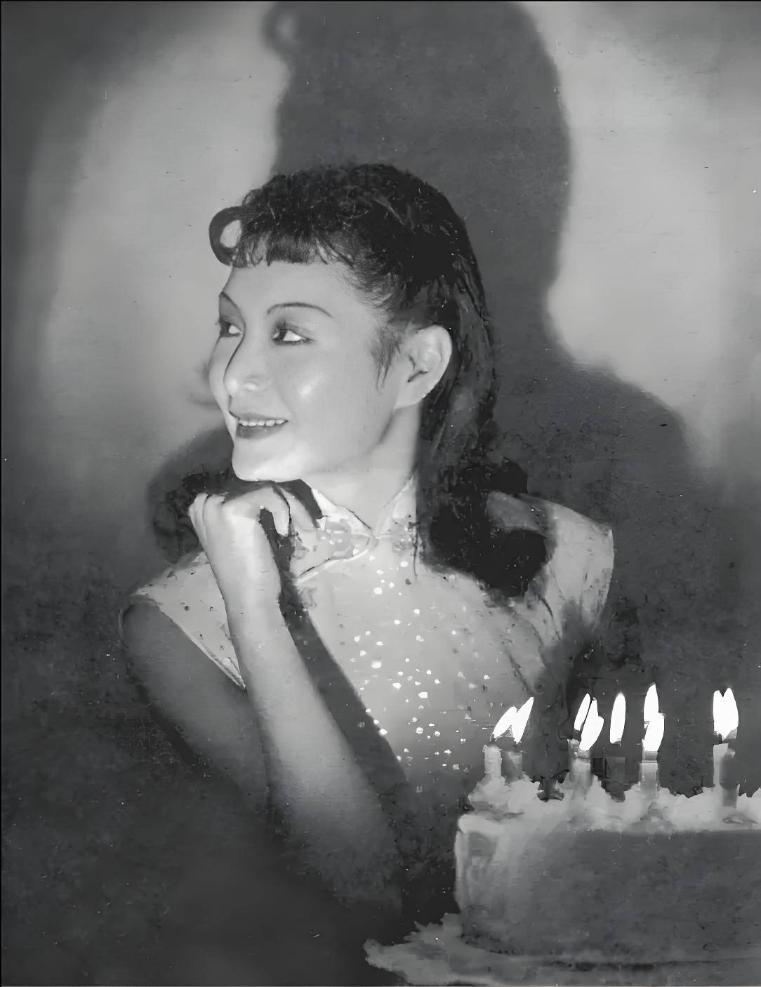 当时导演卜万苍翻古书给演员取艺名,将"上官婉儿"拆分开,一个给了上官