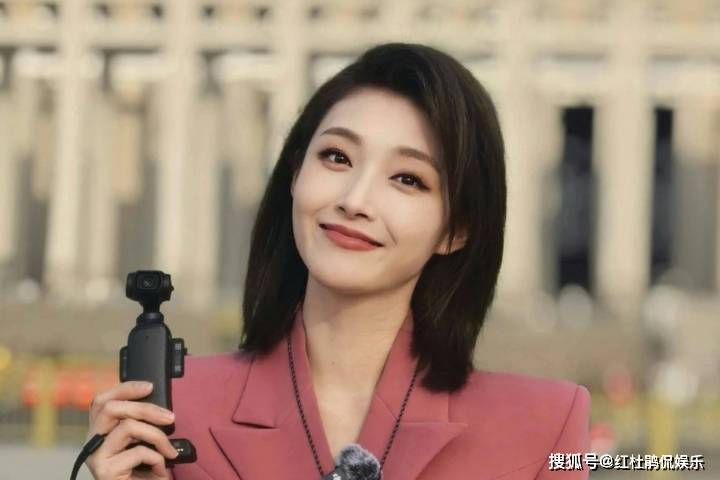 从主持人大赛成绩平平到闪耀两会报道舞台，为啥迟茜能成功逆袭？_专业_新闻_能力