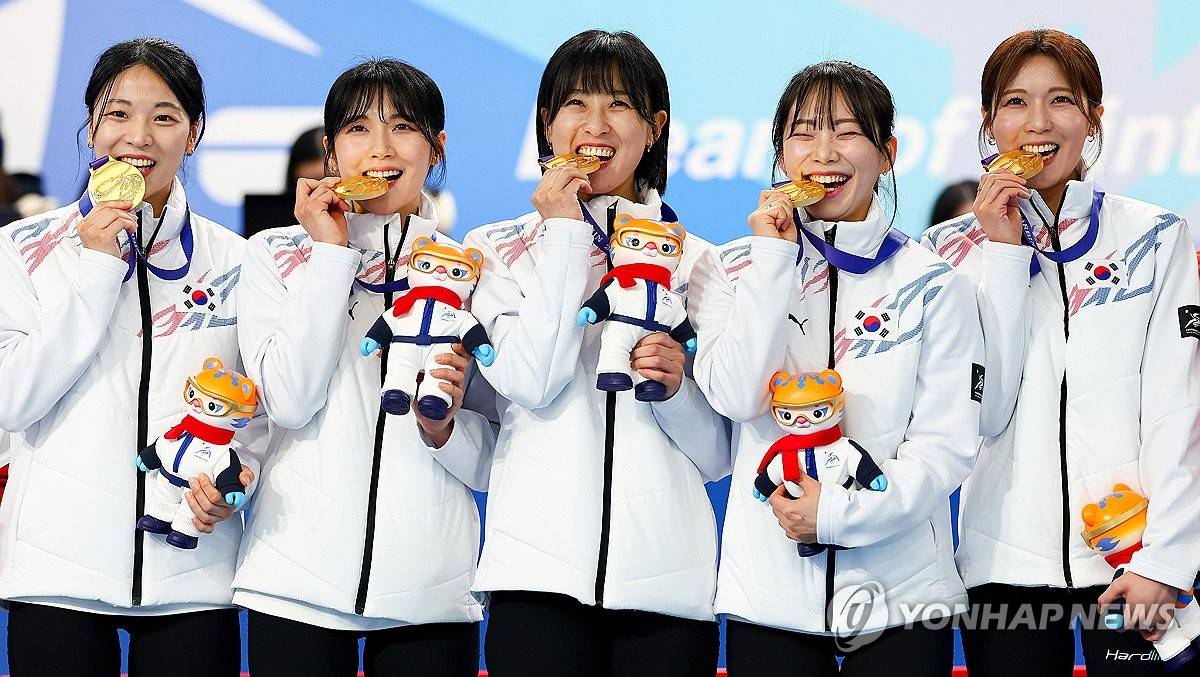 韩国女子冰壶队冲击世锦赛金牌,争夺冬奥门票