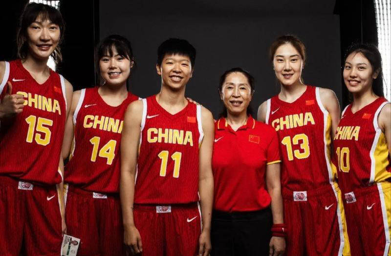 中国女篮迎来新篇章：欧洲名帅加盟，战术革新助力巴黎奥运