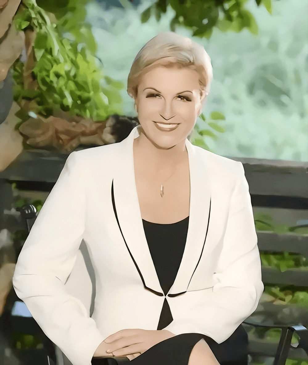 脱离南斯拉夫的加盟国,如今国家富裕繁荣,前任总统是个美女