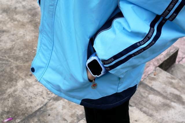 REDMI儿童手表评测：可戴可挂，微信护城河，守护孩子成长每一步