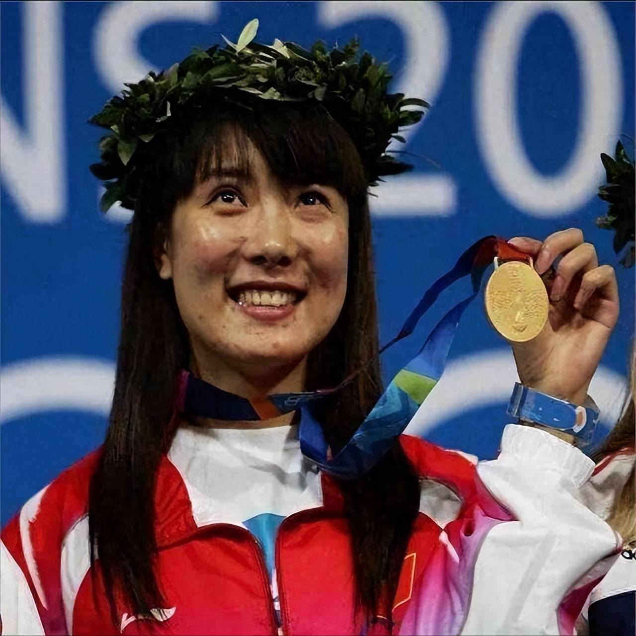 奥运冠军杜丽大变样:满脸的痘痘消失了,嫁小4岁丈夫,美成女神