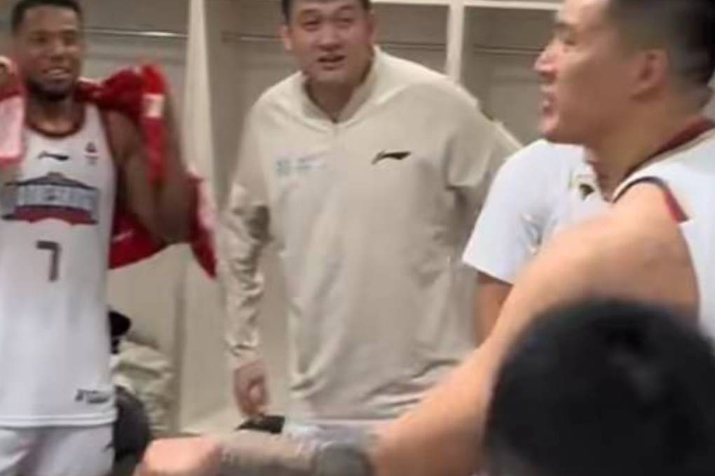 够硬！10分13板3帽，被杜锋嫌弃的人，赛后在更衣室叫板老东家