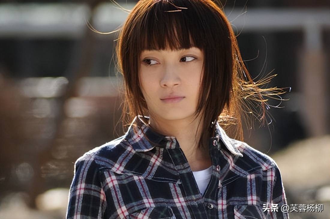 她可是演过"王熙凤"呀,如今面相大变,下巴尖眼神浊,大势已去_姚笛