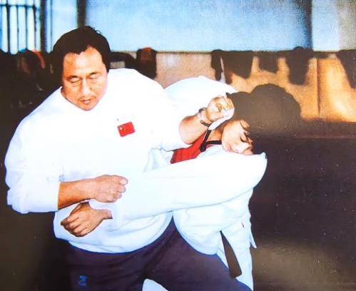 庄晓岩手撕恩师，体坛这瓜太炸裂！，奥运冠军庄晓岩与恩师决裂，背后真相几何？