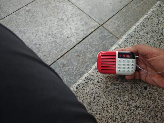 收音机情杯:岁月流转中的温暖陪伴