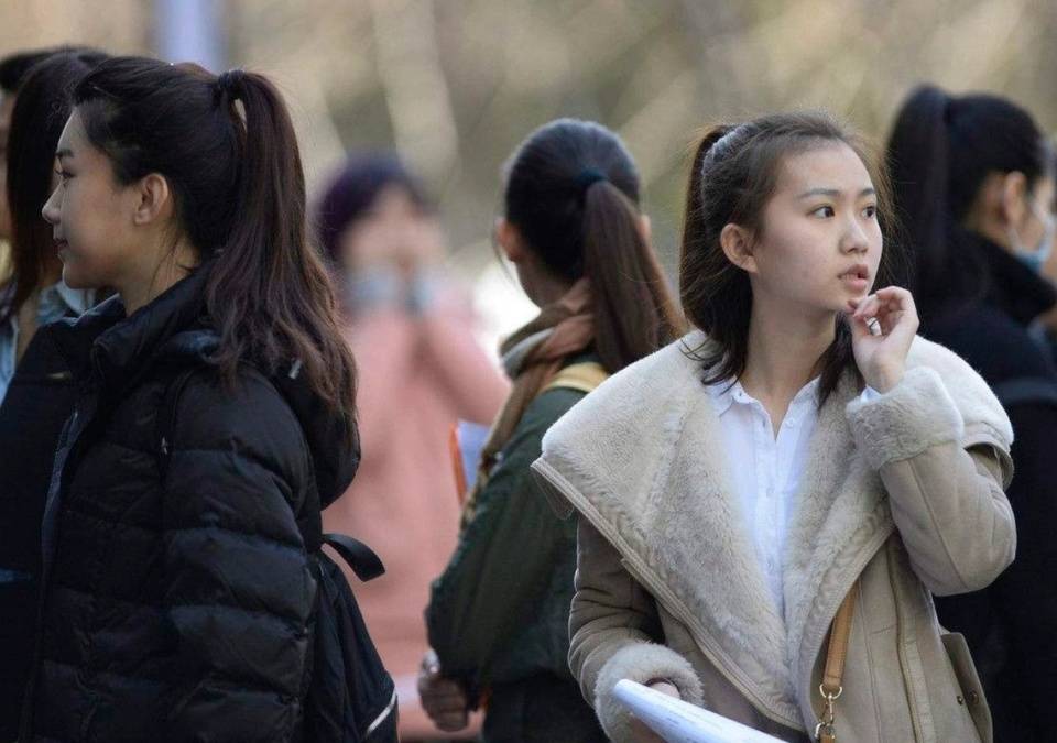 解析本硕博就业败给大专生的背后因素