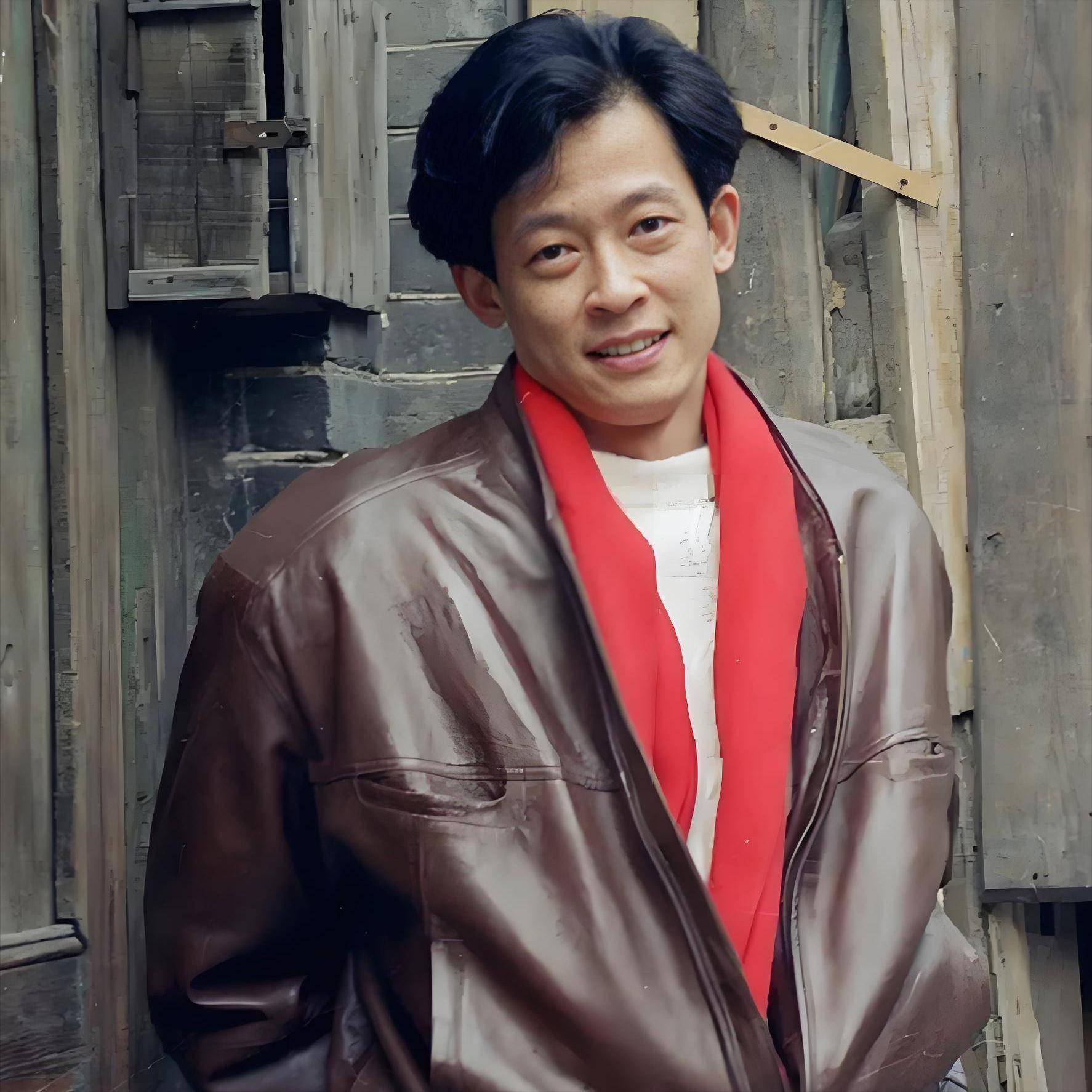 58岁王志文断崖式衰老,富婆娇妻却依旧漂亮,与15岁儿子像爷孙