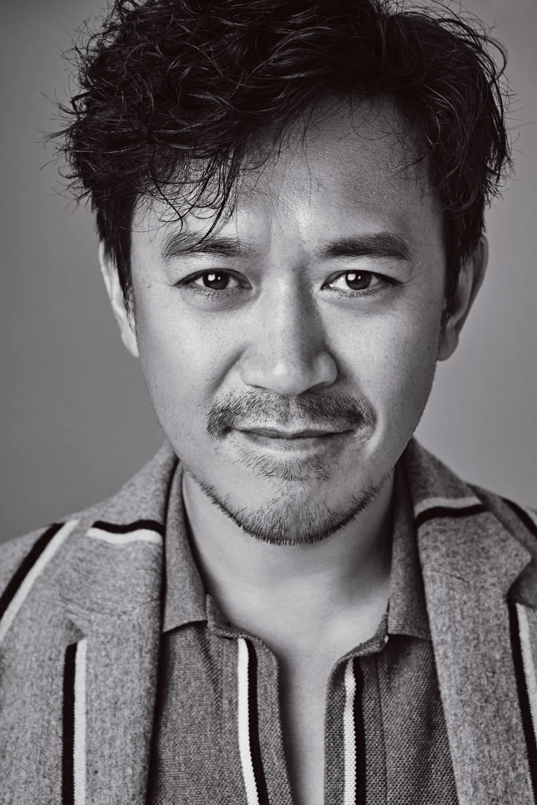 王学兵:结婚前,他把全部财产过户到母亲与弟弟名下,却被收走了