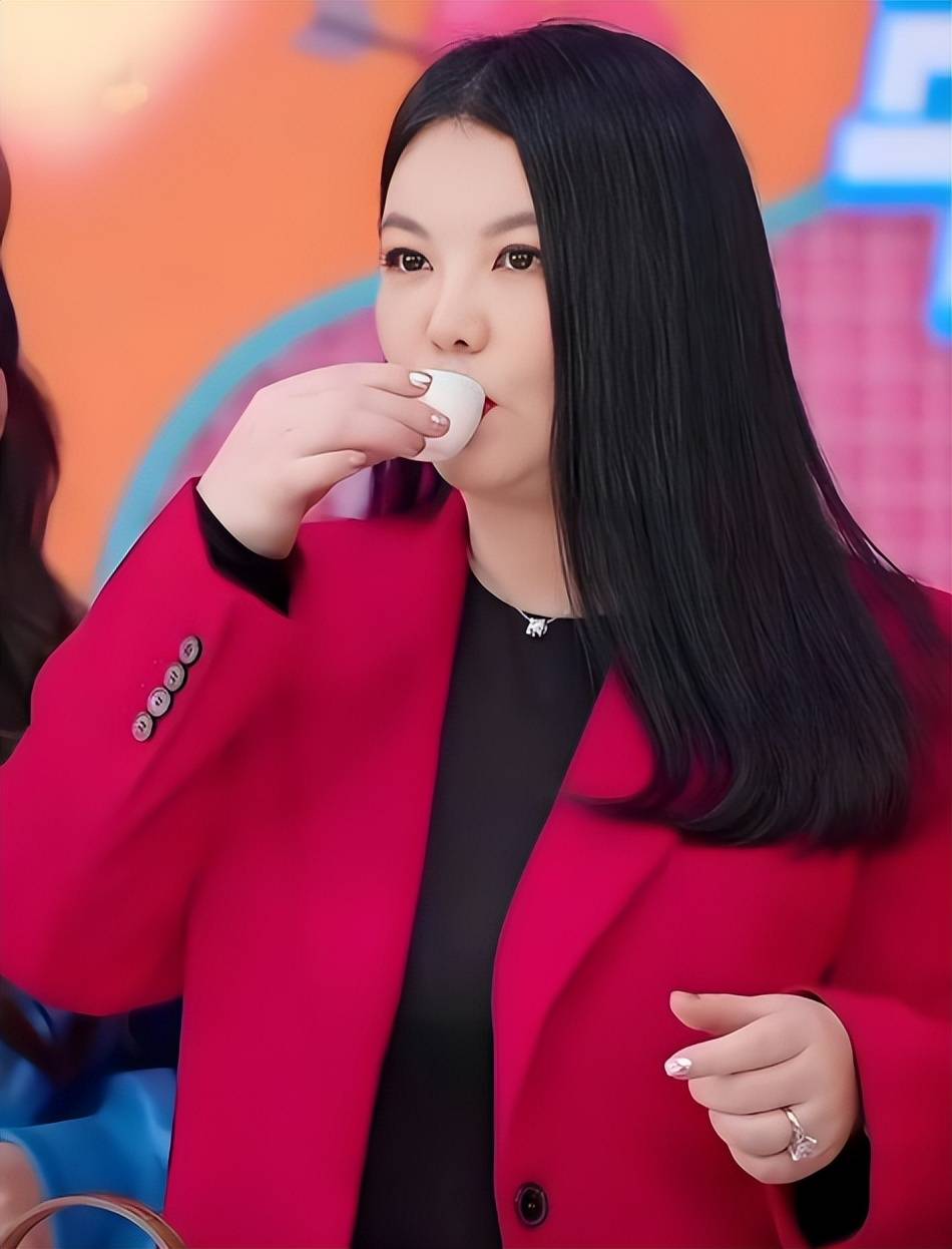 娱乐圈8位"胖若两人"的女明星,怀孕前美若天仙,怀孕后变大妈