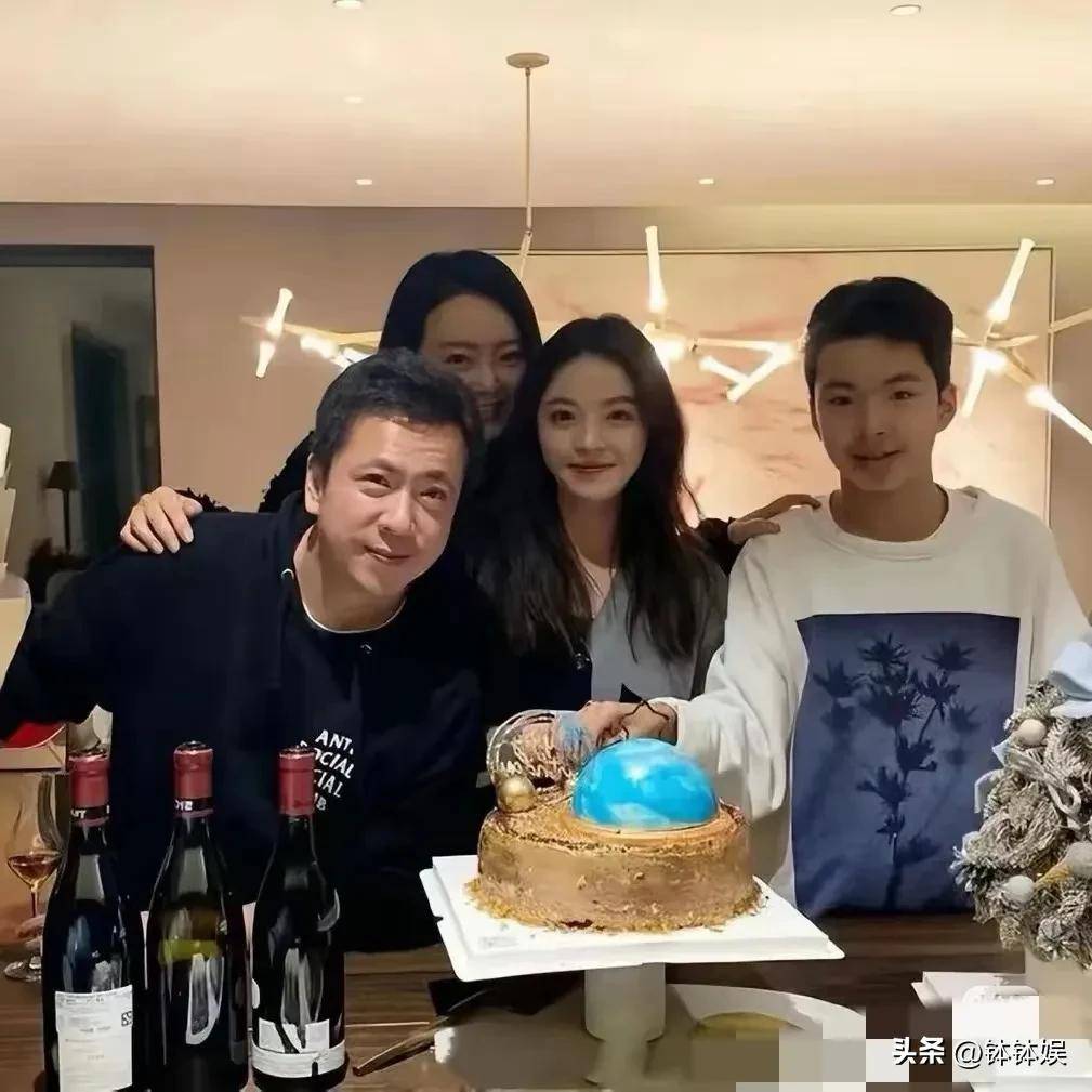 3月31日大瓜：王中磊女儿王文也求婚现场曝光，甜蜜画面来袭！