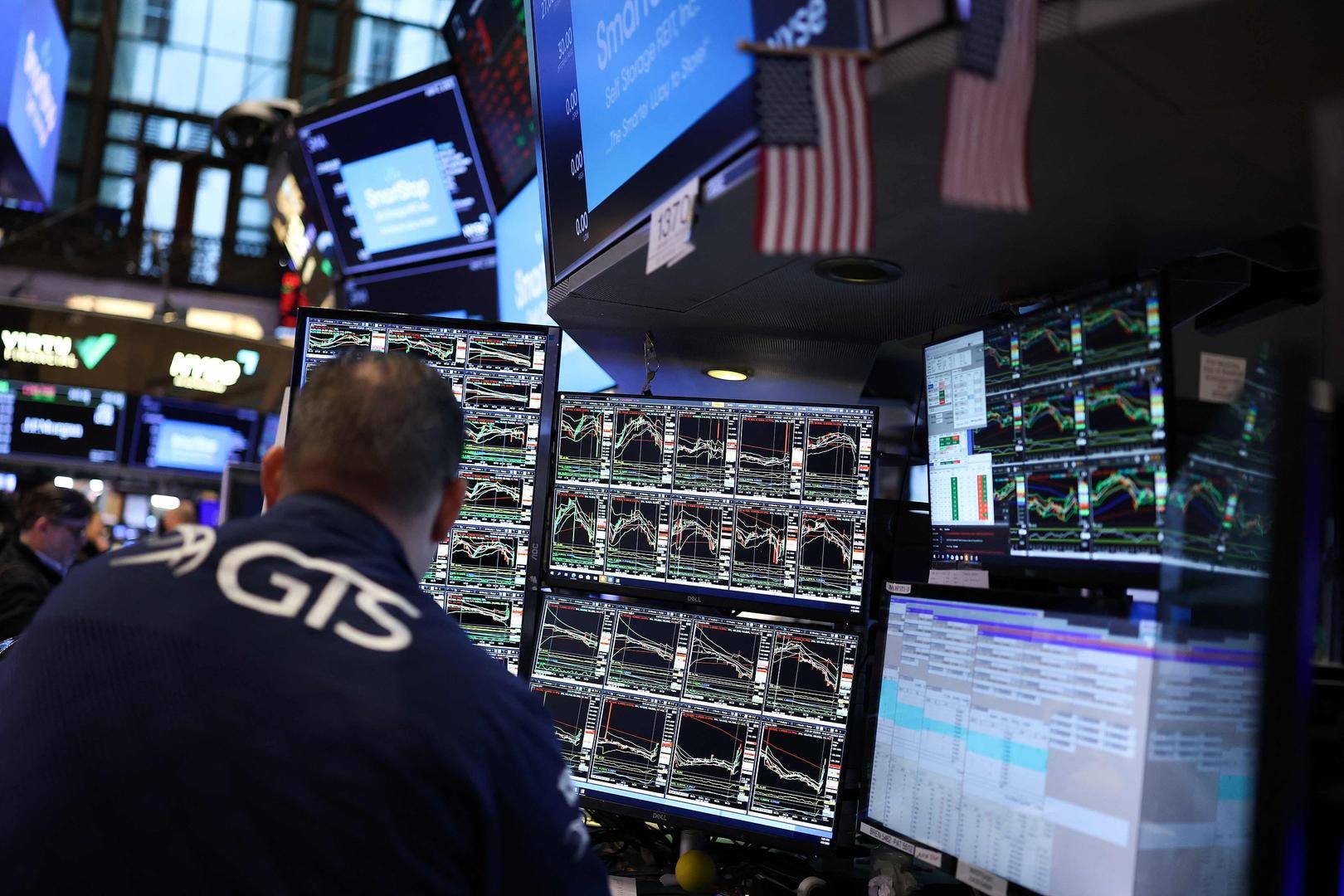 全球市场遭冲击！现货黄金飙到3160美元/盎司，美股指期货及日韩、越南股市暴跌！_搜狐网