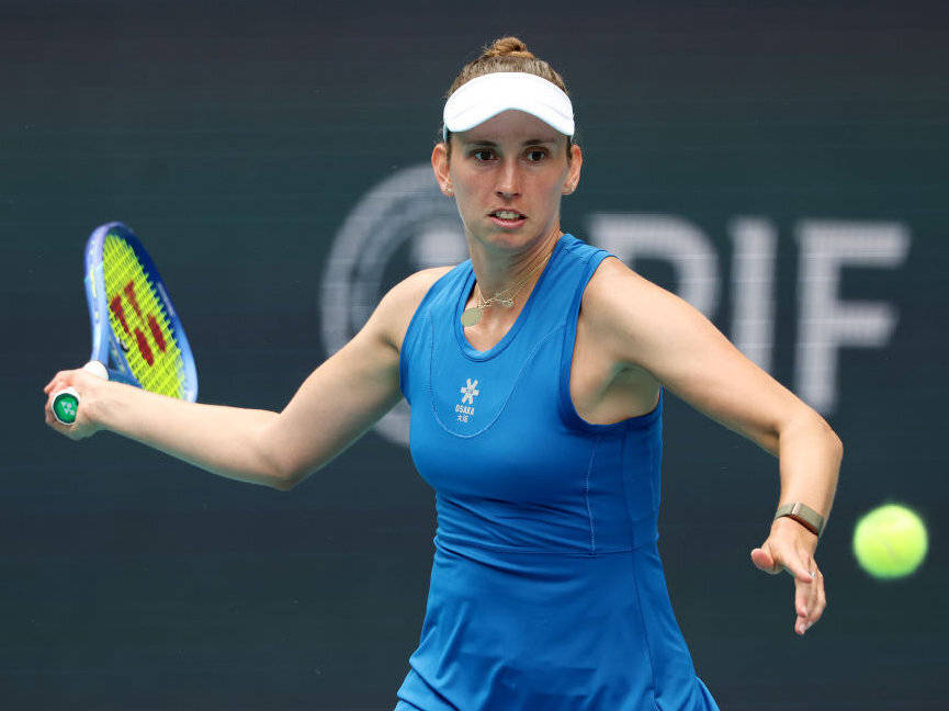 郑钦文迎战梅尔滕斯：WTA500查尔斯顿站焦点对决