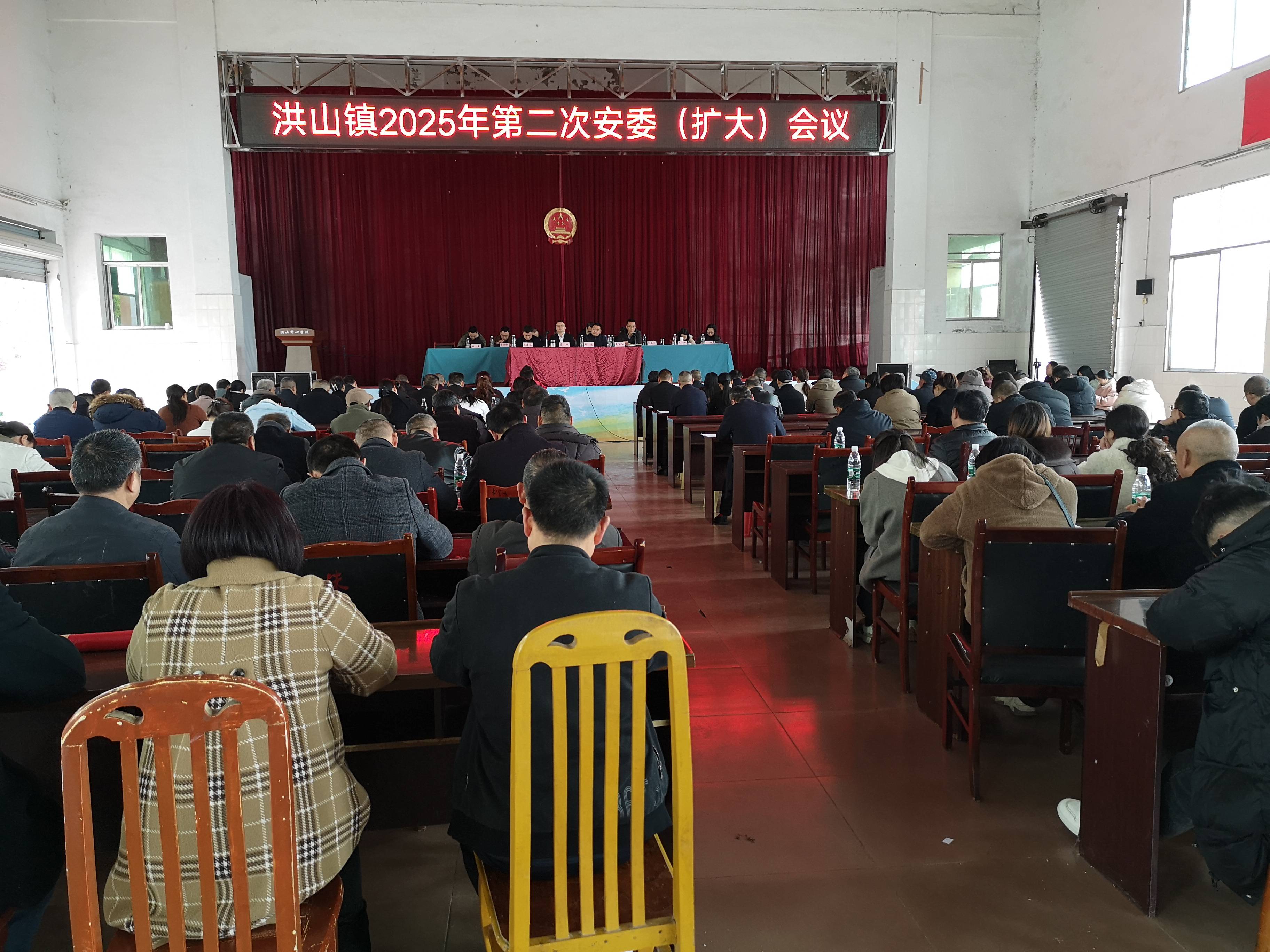 阆中市洪山镇织密防火网,守护清明"绿色防线"