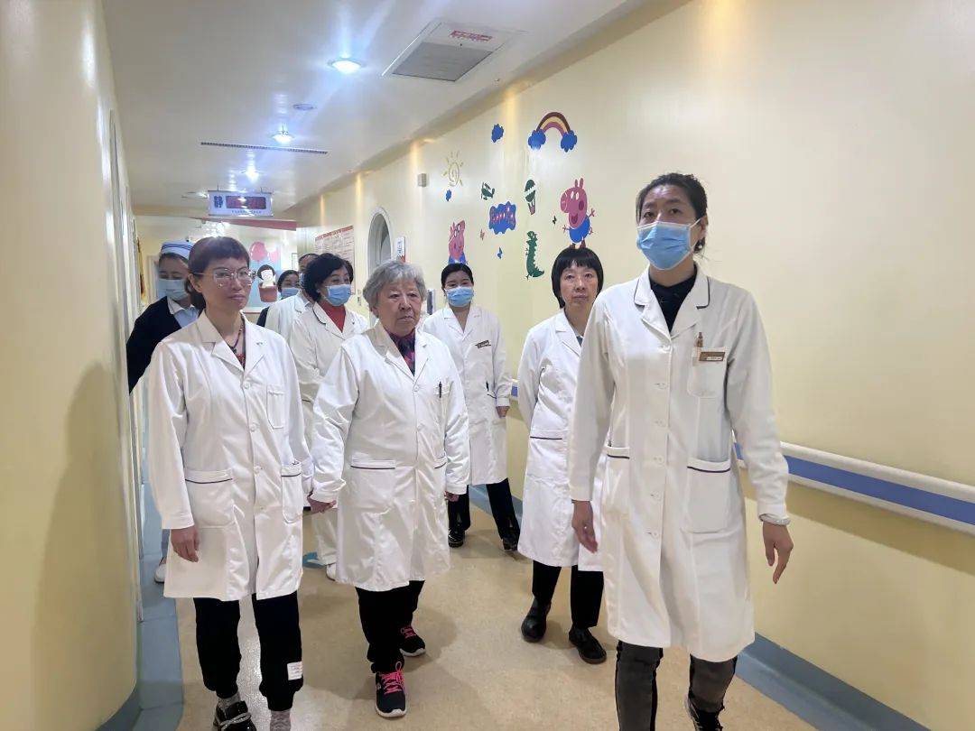 包含天坛医院帮忙挂号陪同看病儿童就医全程情绪安抚，诊疗配合度高的词条