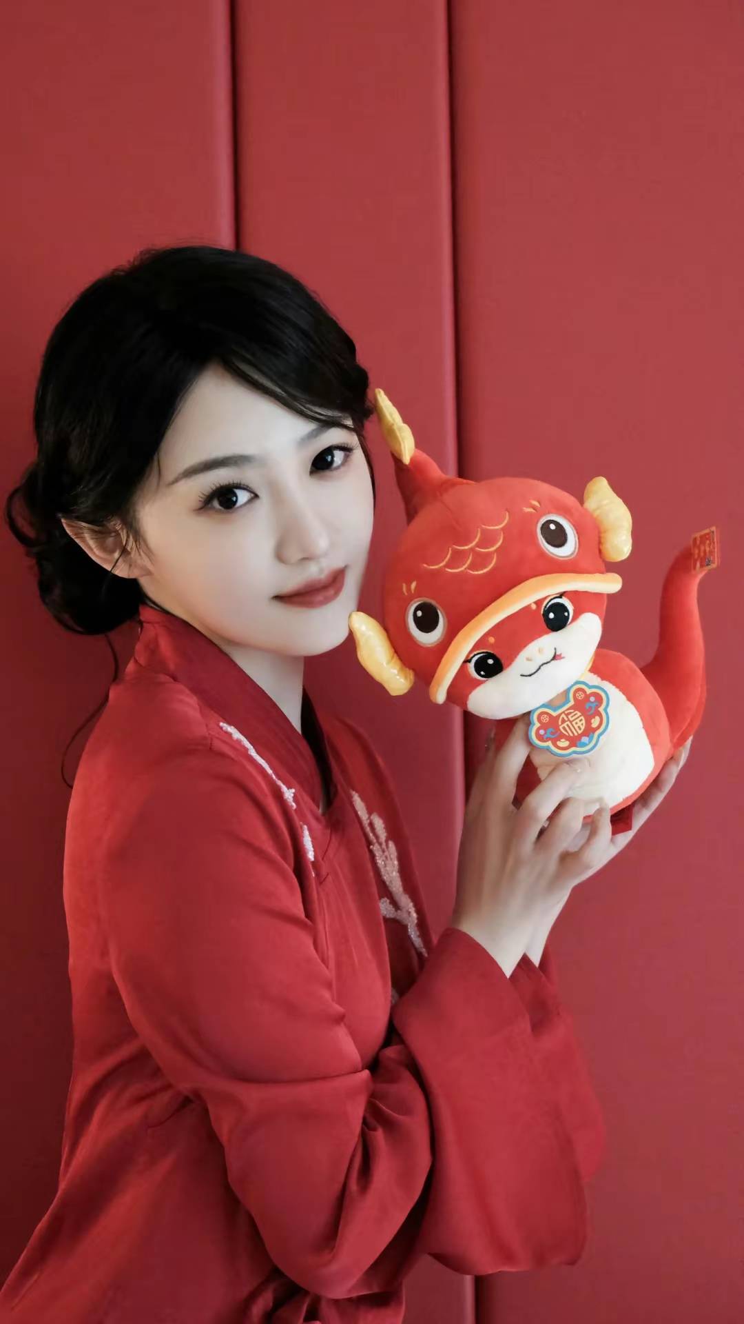 吴佳怡颜值暴击!精致五官 灵动眼神,每一帧都是心动狙击