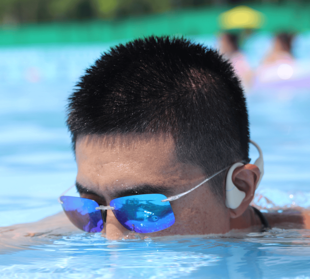 游泳耳机入耳式好,还是骨传导好?最好的游泳耳机推荐品牌全解析