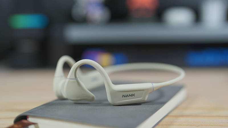 游泳耳机入耳式好,还是骨传导好?最好的游泳耳机推荐品牌全解析