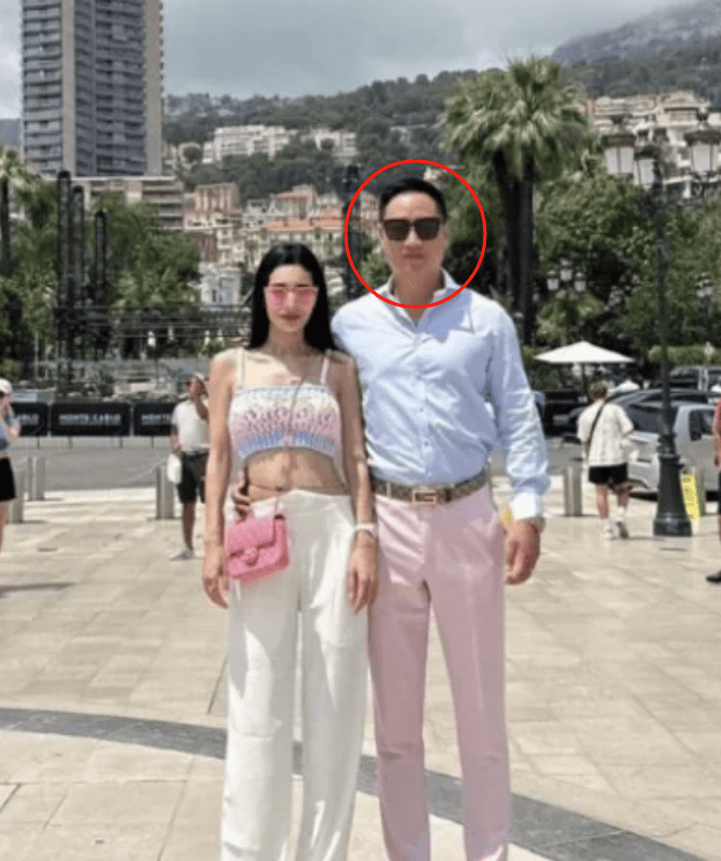 由于王思佳老公曝光过正脸,所以过往很快被翻出来了