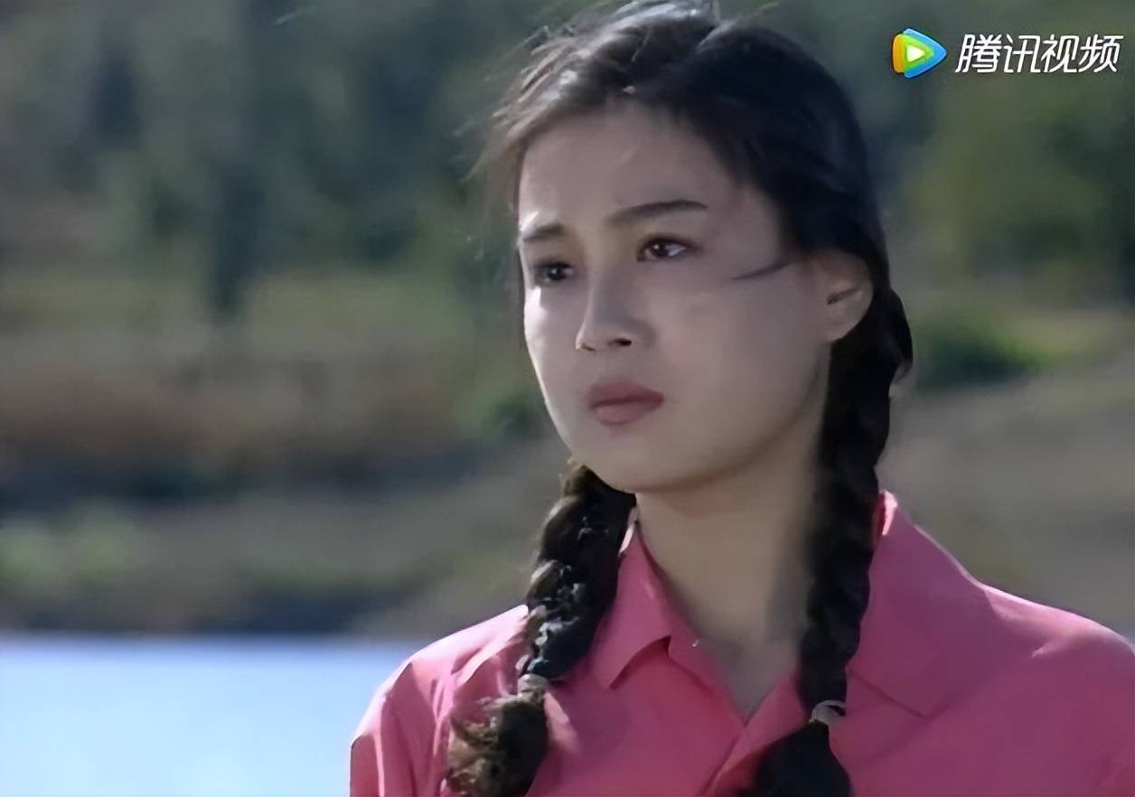 演员赵明明:刚出产房被离婚,独自抚养女儿23年,风光背后有泪水