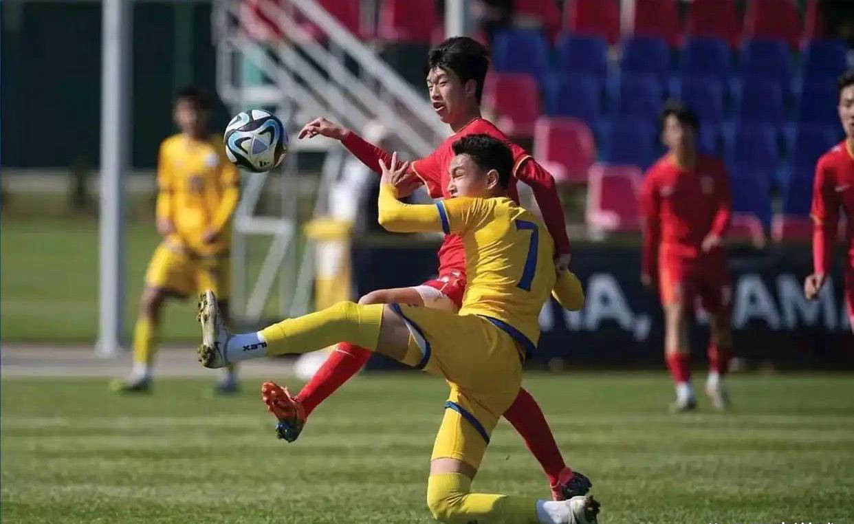 中国U15男足逆境中夺首胜，赛后冲突引发深思