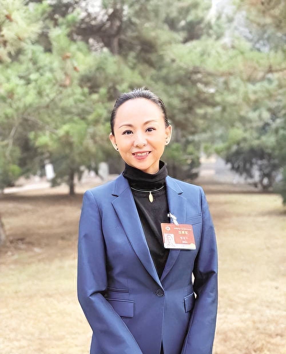 当年春晚"千手观音"聋哑人领舞,被富豪苦追8年,如今怎么样