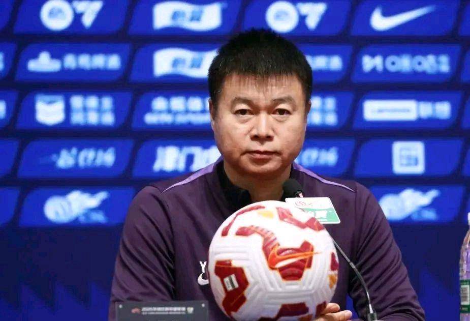 中超赛场风云：云南玉昆绝平成都蓉城，体育精神闪耀