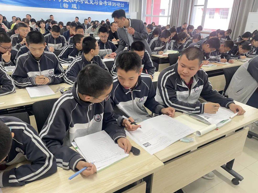 西咸新区初中学业水平考试物理学科复习备考课例研讨活动在渭柳中学