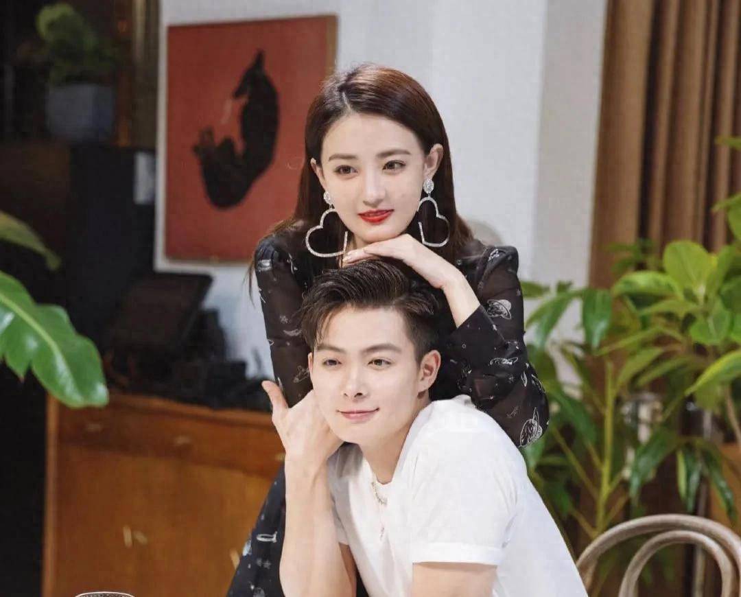 徐璐前男友张铭恩近照,留长发一身姨味,和徐璐分手后糊到无人知