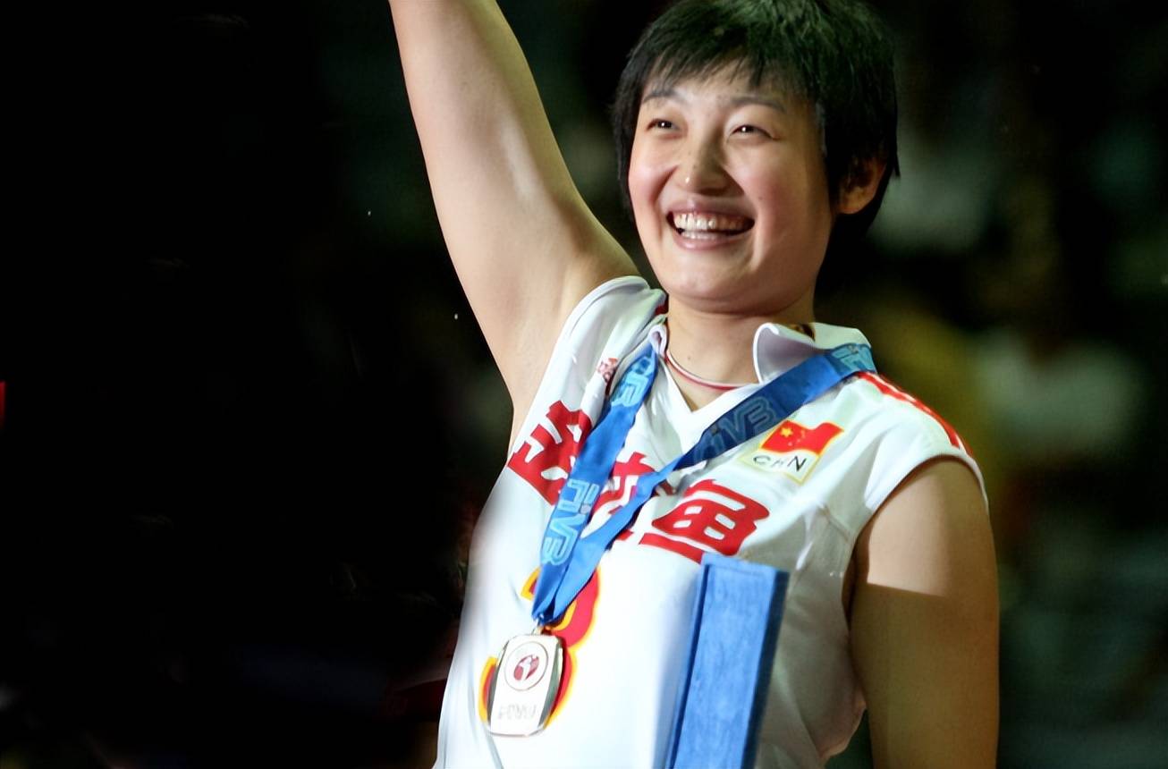 杨昊担任中国女排主帅登热搜!45岁未育子,曾连续夺得四冠