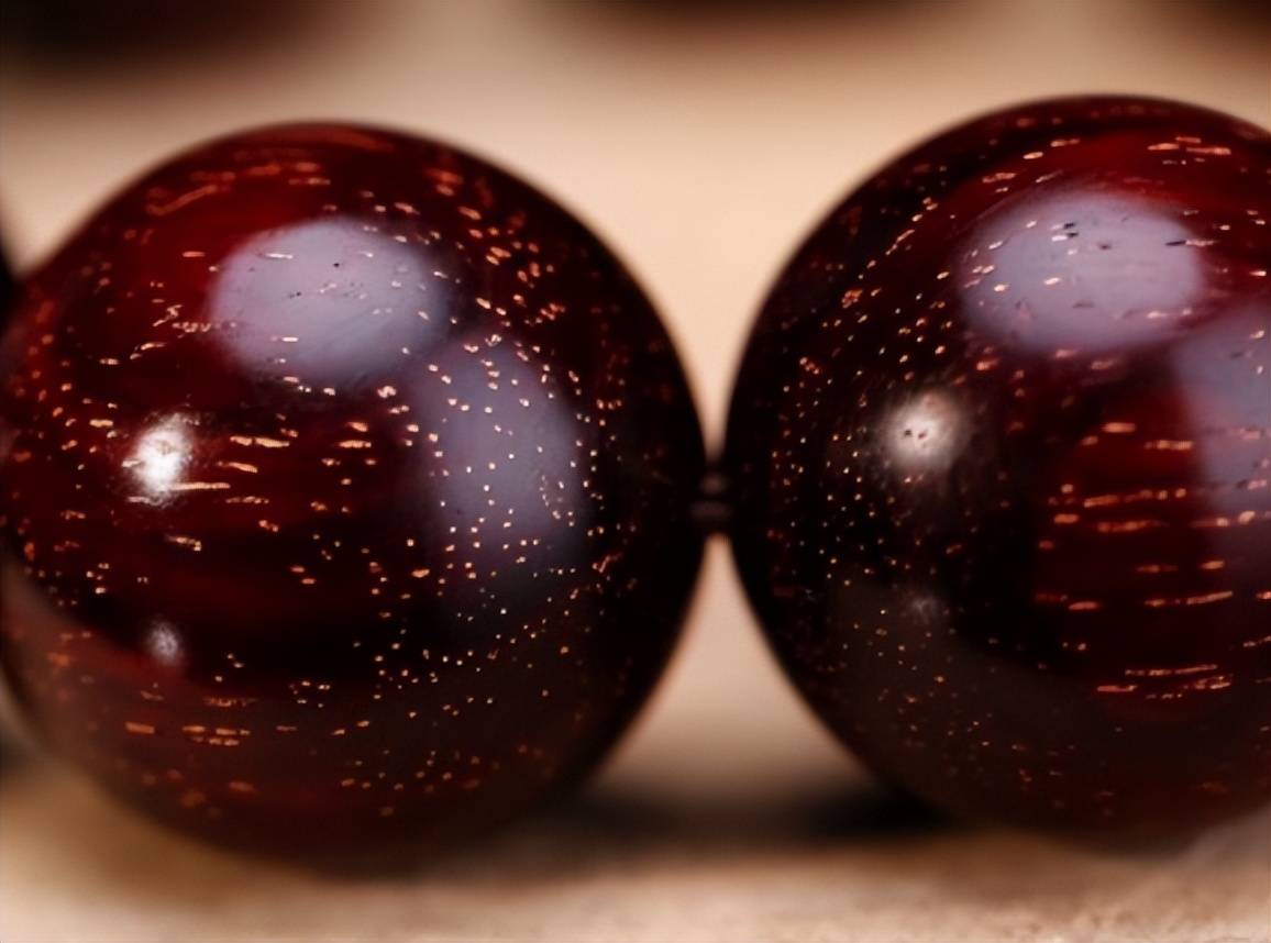 你知道小叶紫檀手串的牛毛纹吗?