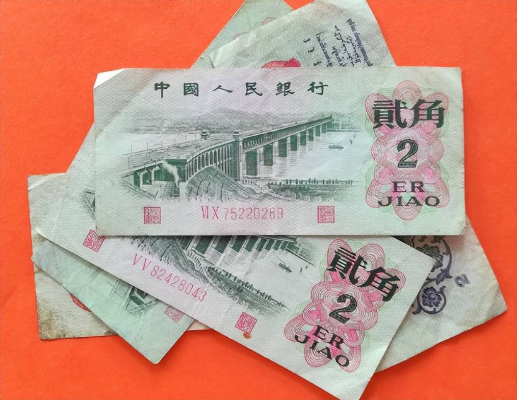 特别值得一提的是,大桥2角还是第三版人民币中题材最具辨识度,设计最