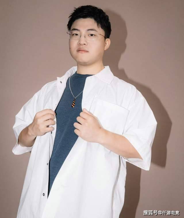 Uzi 入驻 LOL 名人堂，皮肤选择引关注