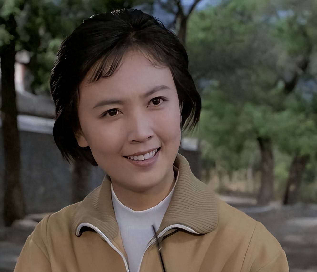 演员赵静:与丈夫恩爱46年,68岁直面衰老,不医美依旧迷人