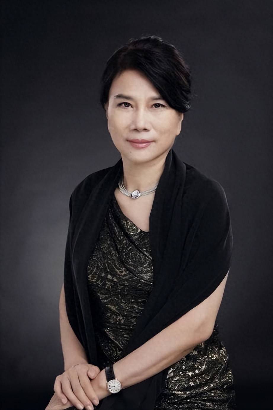 年轻时董明珠如此温婉贤淑,魅力十足,霸总风范尚未显现