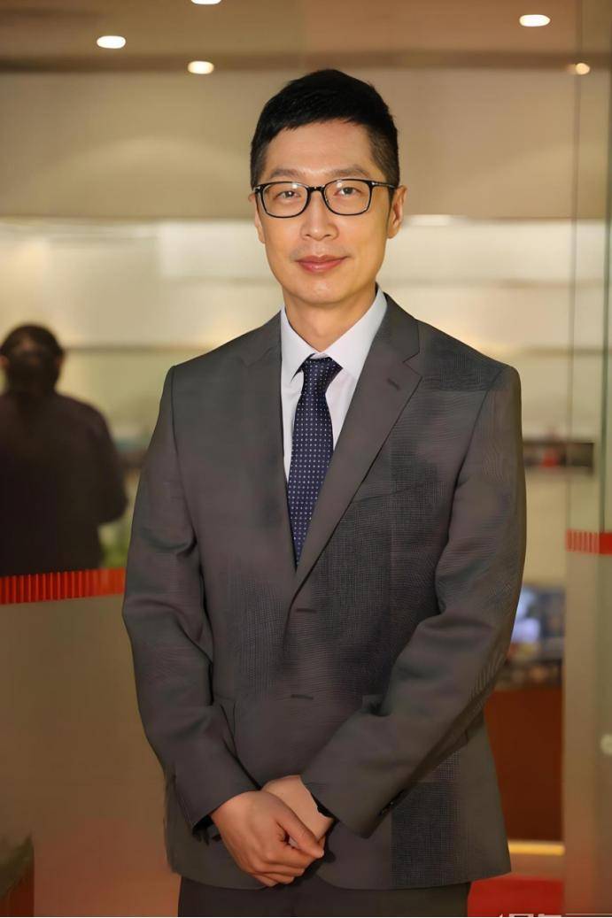 马浚伟:网传他47岁上北大,51岁考公,本人亲自回应:是误会