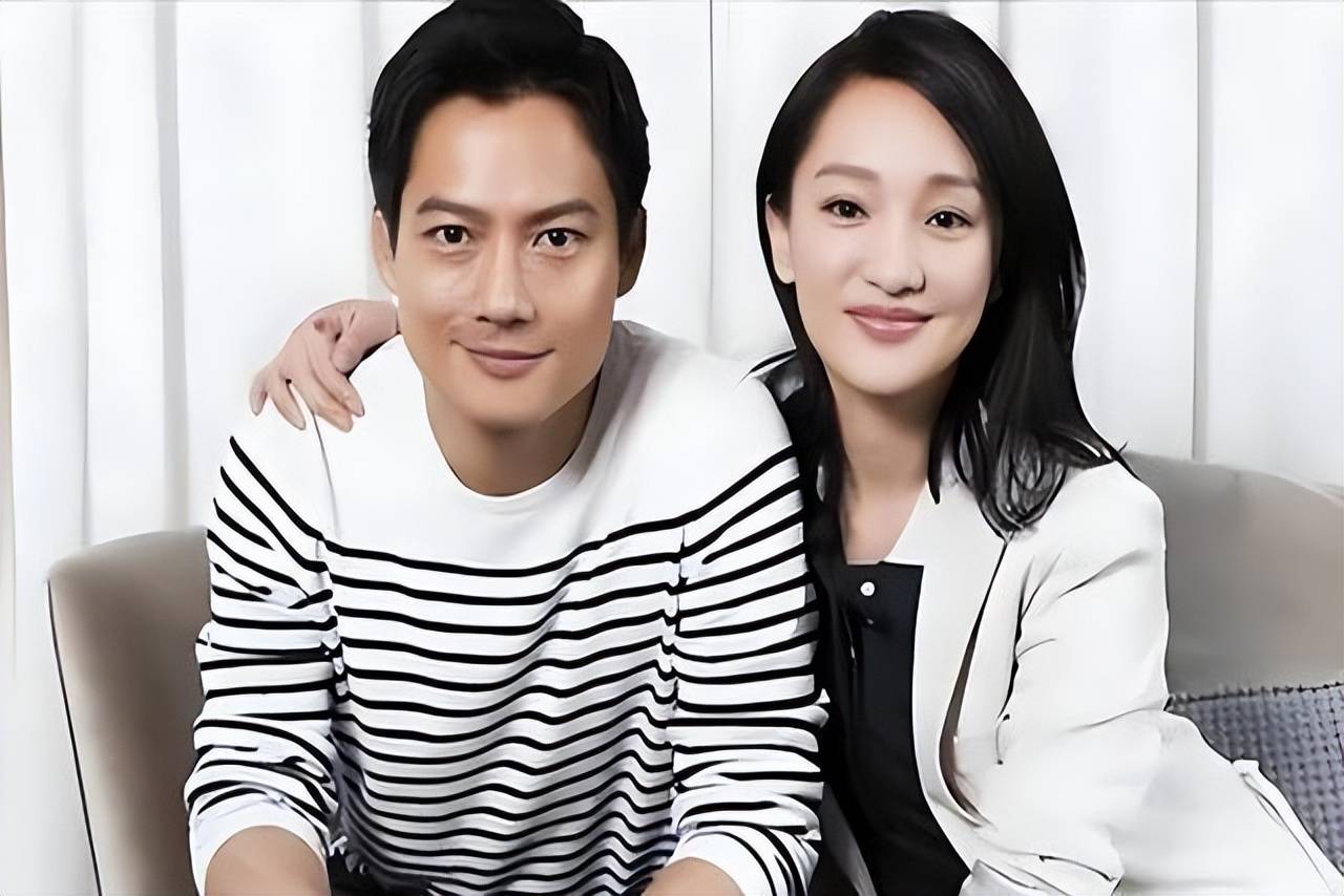 离婚5年后,前夫高圣远转身回了美国,找了个年轻富婆,周迅独美