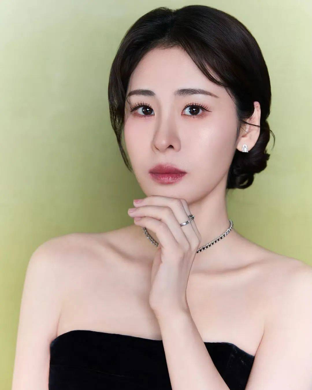 原创张碧晨没想到她也有这么性感的一面