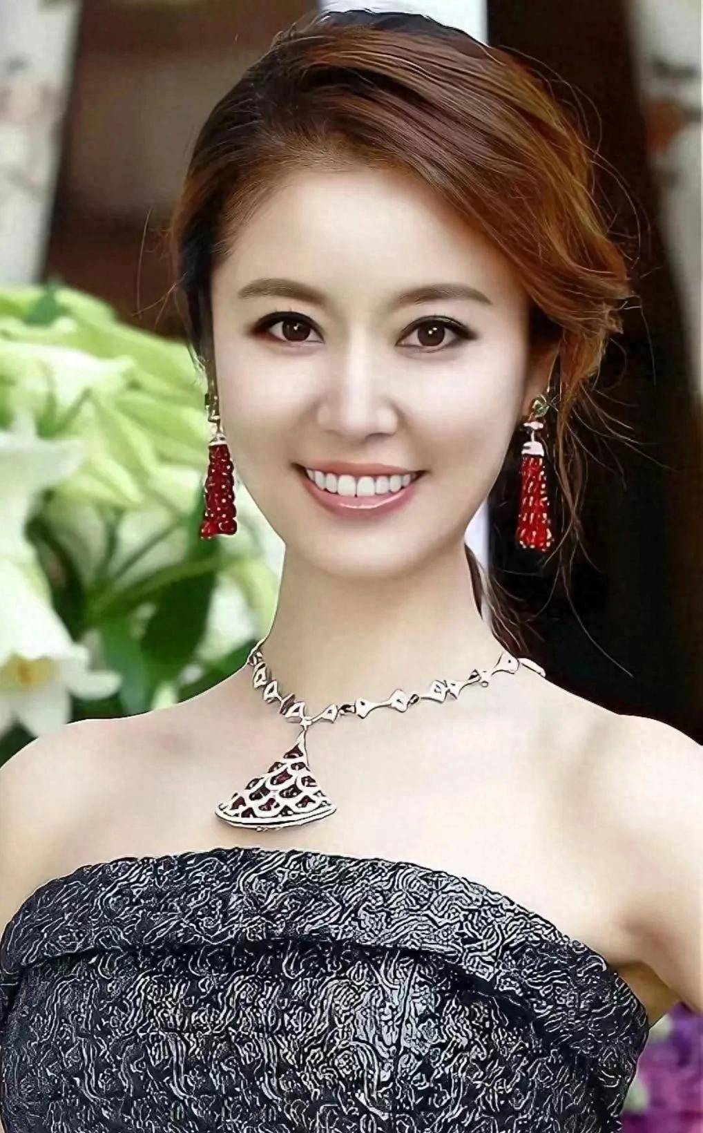 林心如 颜值巅峰期,灵动的眼睛,迷人的酒窝,惊艳了多少人!