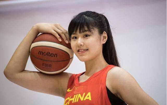 李月汝续约WNBA西雅图风暴队，继续海外征程助力中国女篮