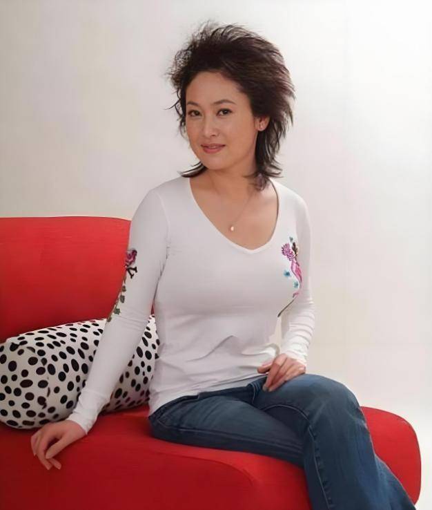 演员饶芯语:结婚11年,丈夫王奎荣已78岁,她的婚姻幸福吗?
