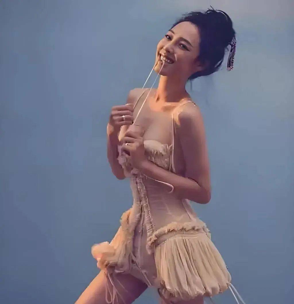 白百何带5岁儿子露营捞鱼单亲妈妈的烟火气比狗血剧情更动人