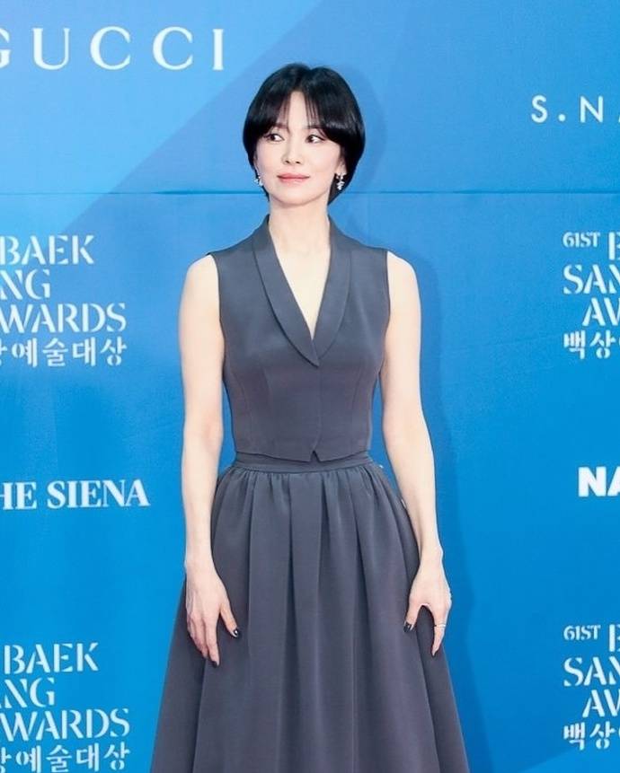 宋慧乔深夜与演员孔刘、金雪炫相聚 插图2 宋慧乔深夜与演员孔刘、金雪炫相聚 插图2