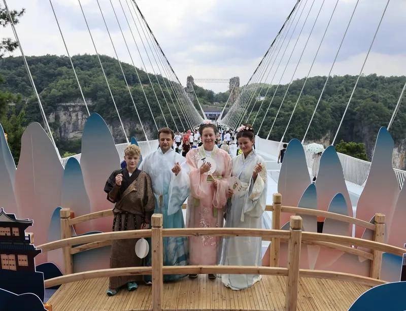 Zhangjiajie是“洪水”韩国人，重庆是“洪水”的泰