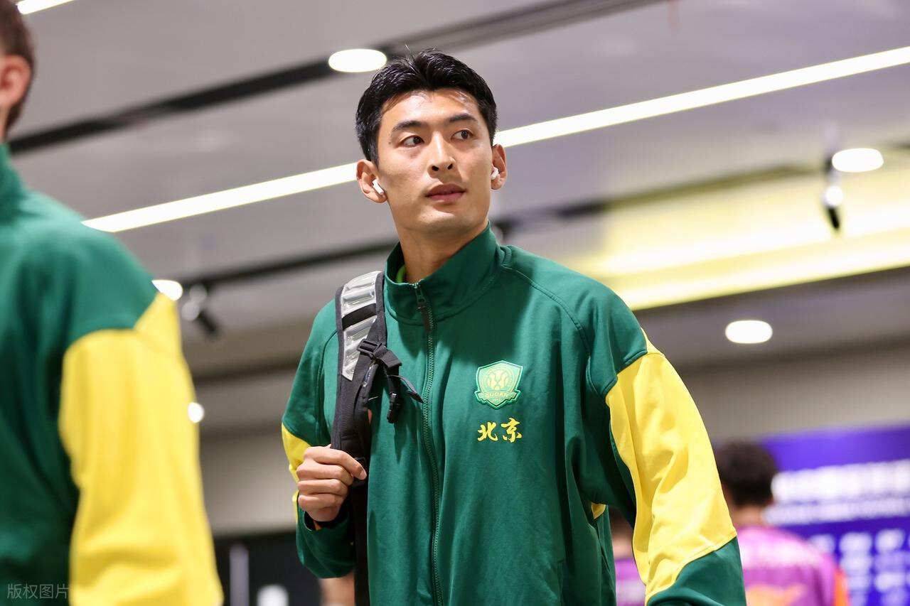 国安新援亮相中超，李磊替补登场引关注