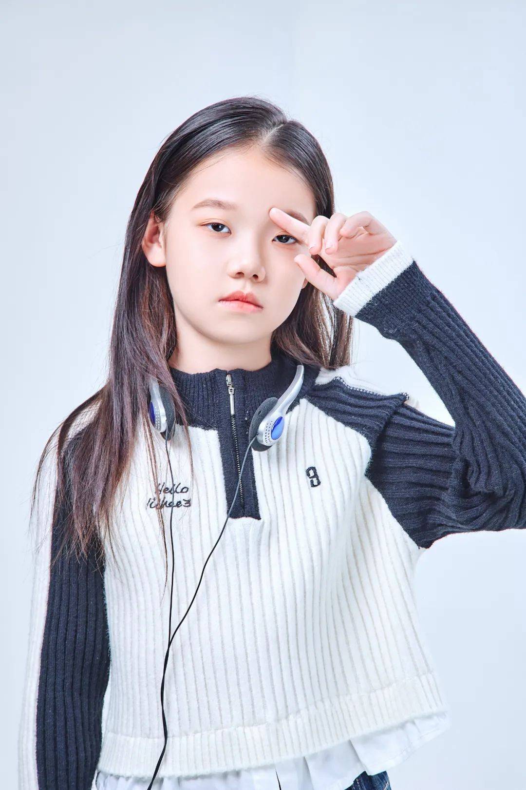 段筱衿 荣获2025第一童星"荣耀超模"荣誉称号!