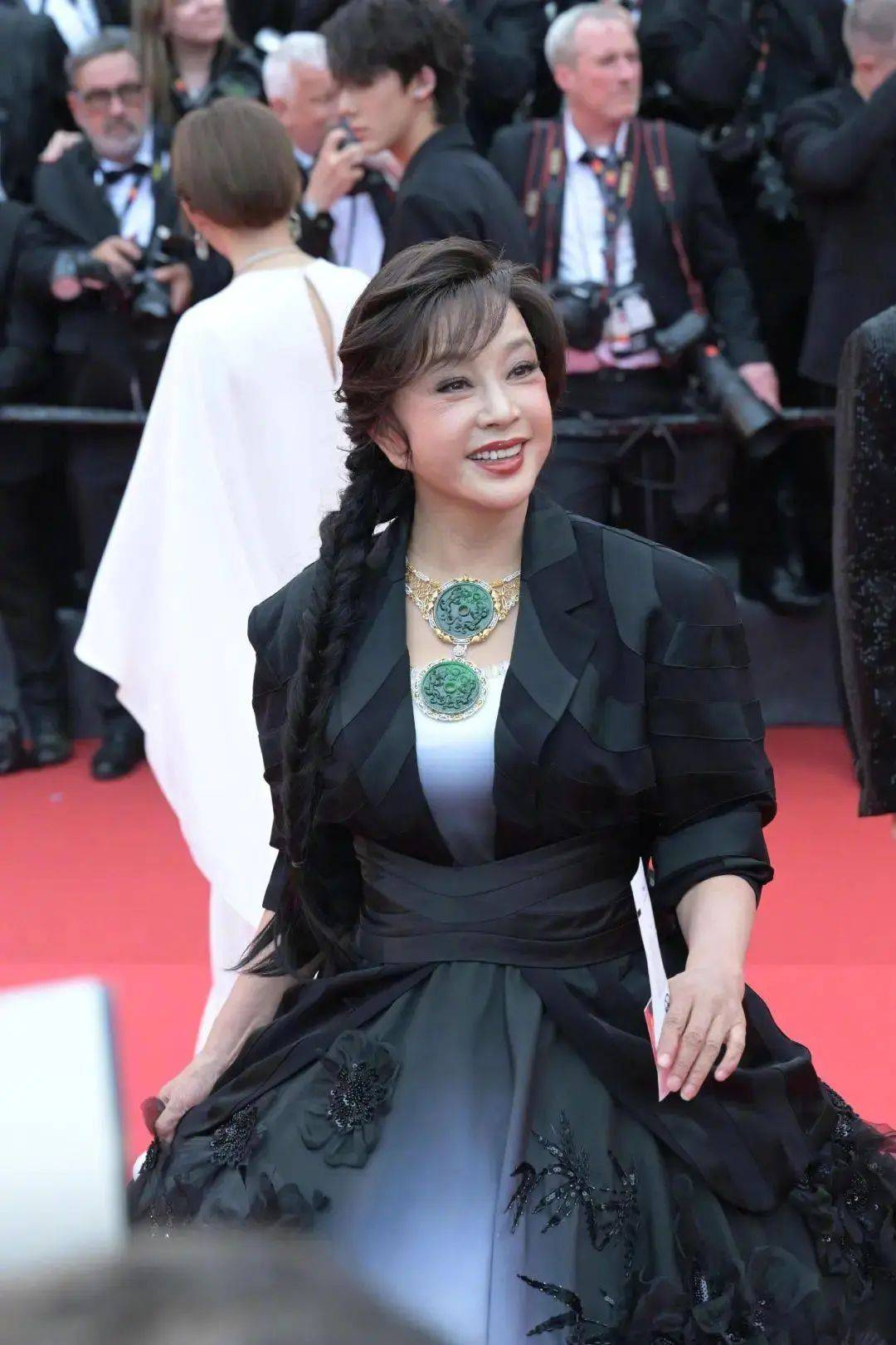 刘晓庆回应被叫“庆奶”！大赞宋祖儿特乖刘宁宇很好