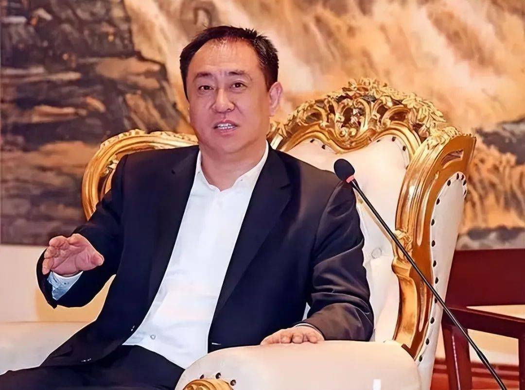 许家印"帝王享受"的后背,藏着他被抓的真相