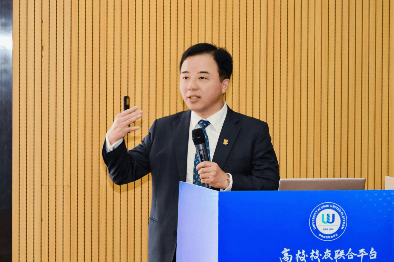国际知名光电学家,香港大学校长张翔教授率先登场,成为全场焦点